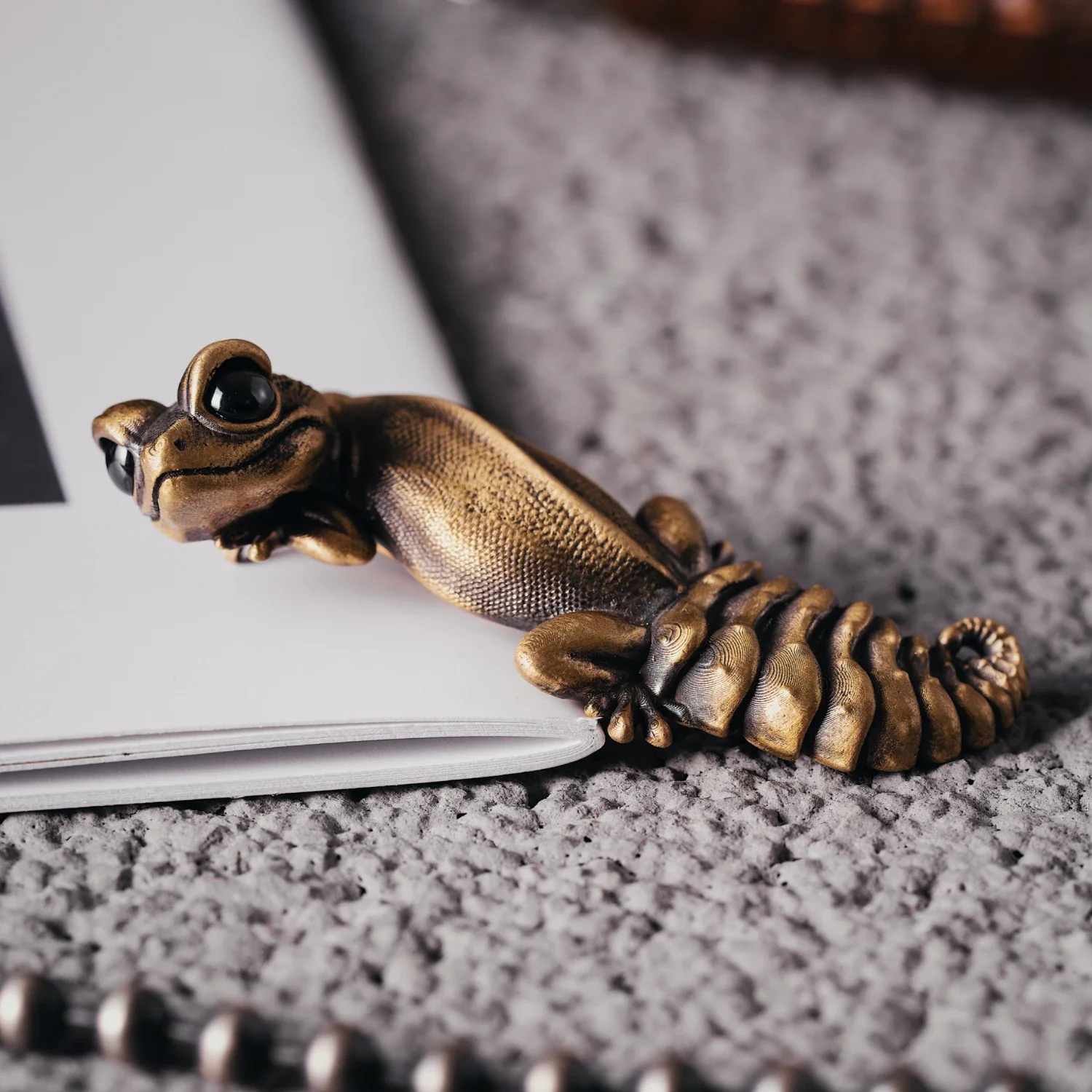 Knob Tail Gecko Brooch - Image 8