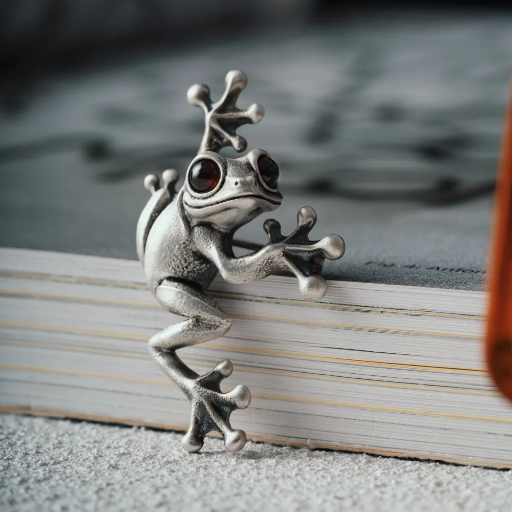 Tree Frog Brooch - Image 3