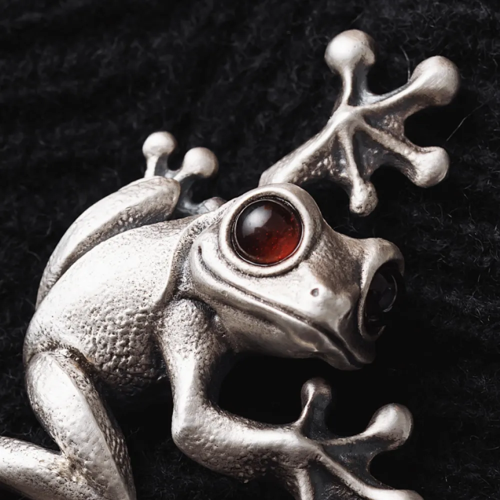 Tree Frog Brooch - Image 4