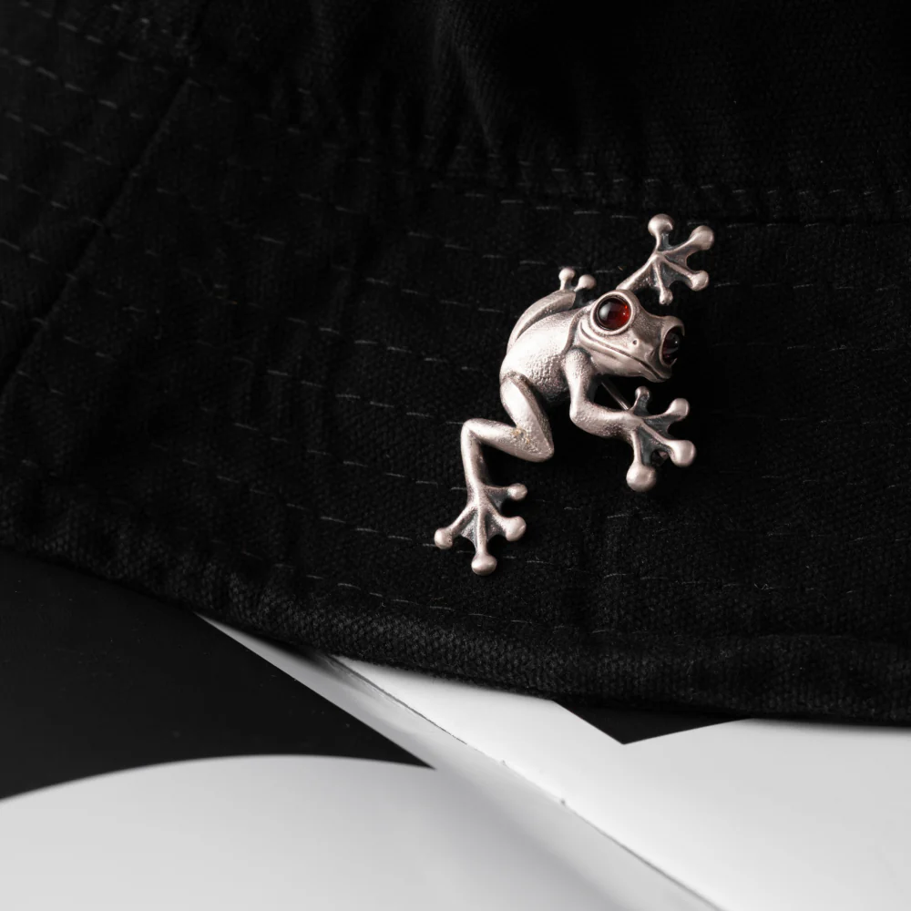 Tree Frog Brooch - Image 6