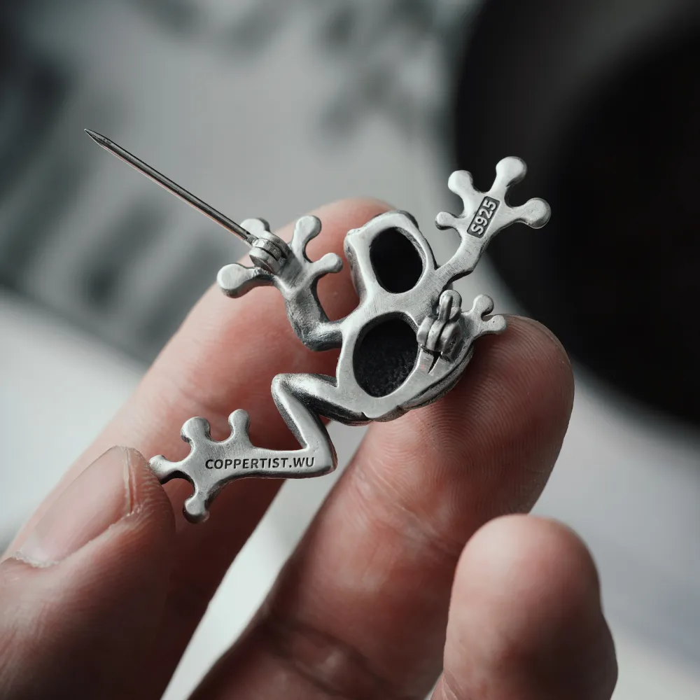 Tree Frog Brooch - Image 7