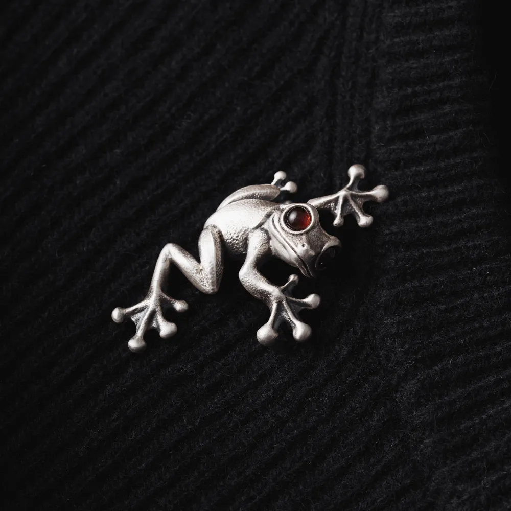 Tree Frog Brooch - Image 8