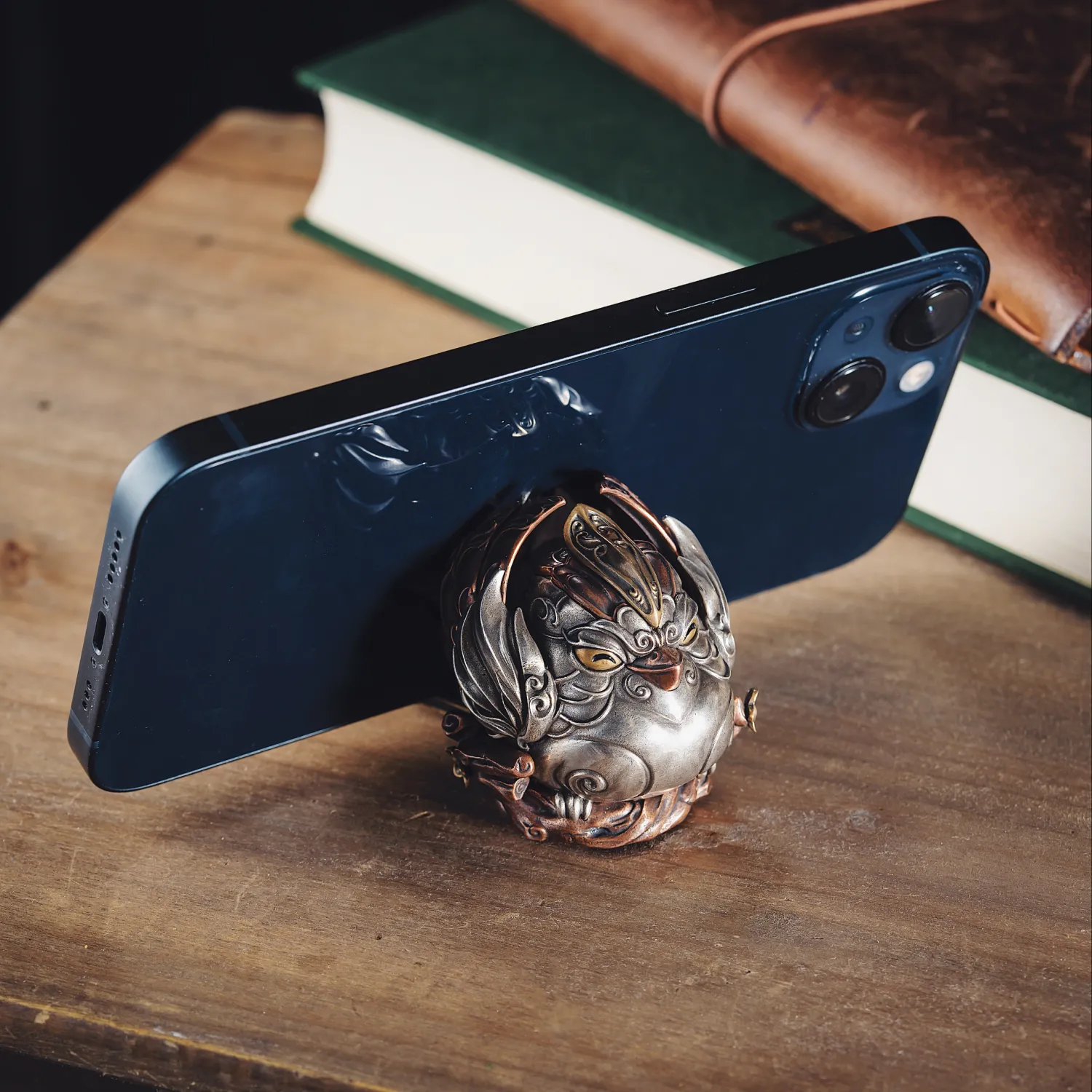 Magpie Phone Holder - Image 3