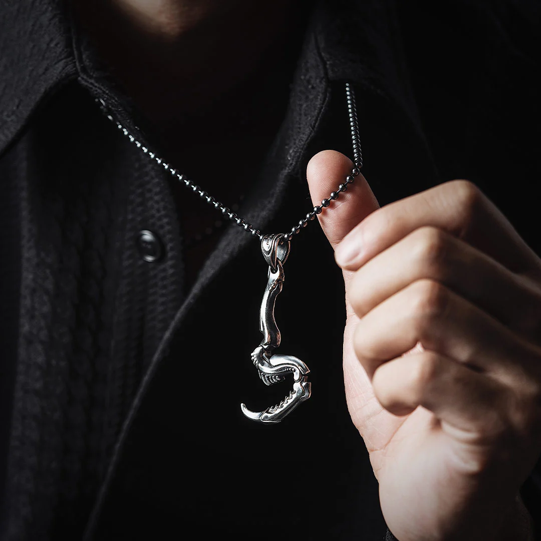Praying Mantis Claw Pendant - Image 3