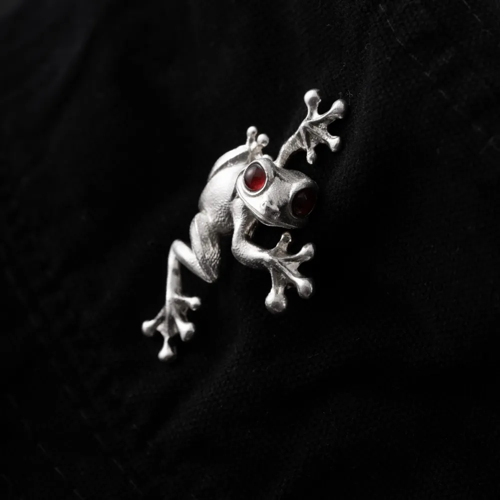 Tree Frog Brooch - Image 3