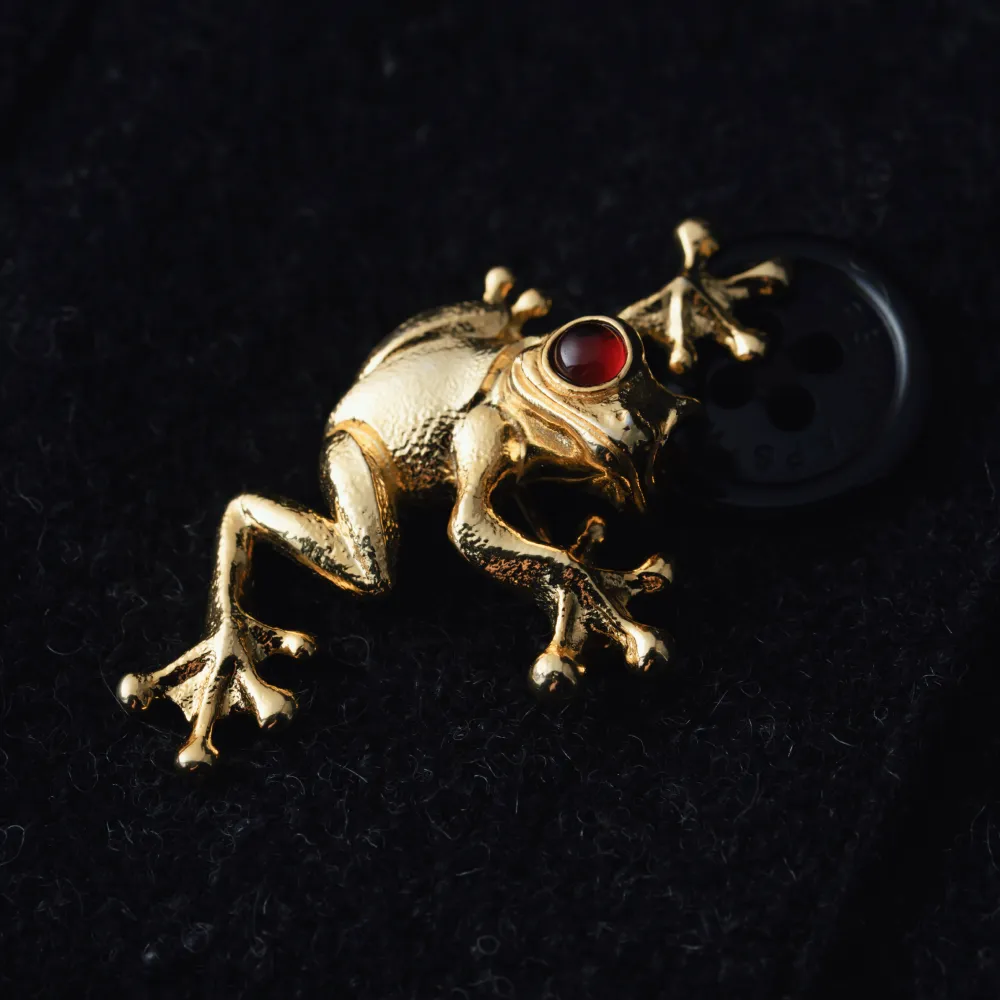 Tree Frog Brooch - Image 7